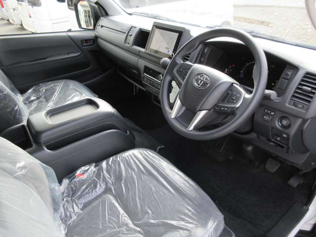 Toyota Hiace Commuter 12