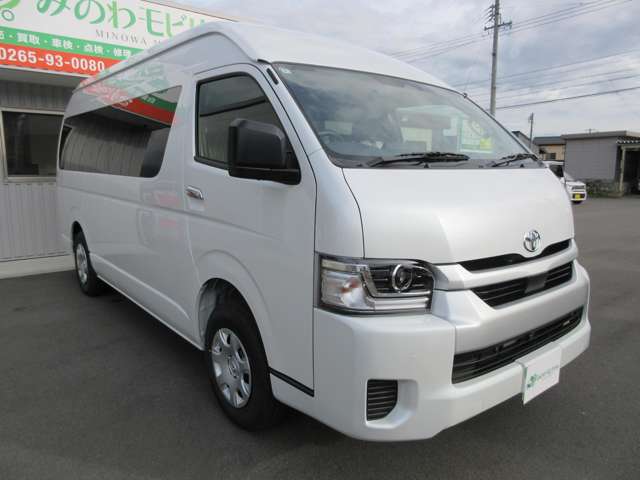 Toyota Hiace Commuter 5