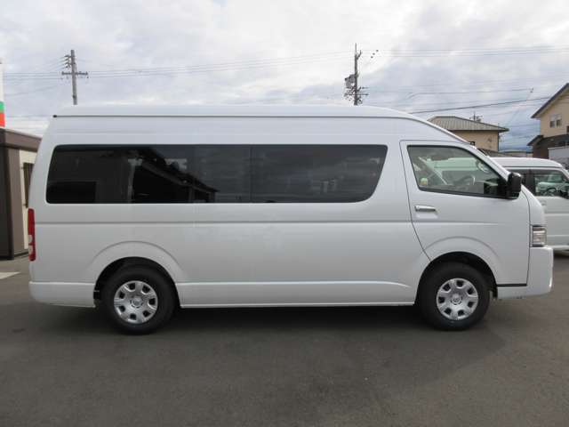 Toyota Hiace Commuter 6