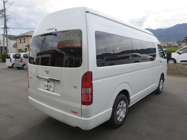 Toyota Hiace Commuter 7