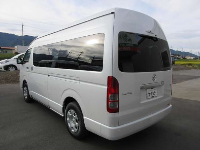 Toyota Hiace Commuter 9
