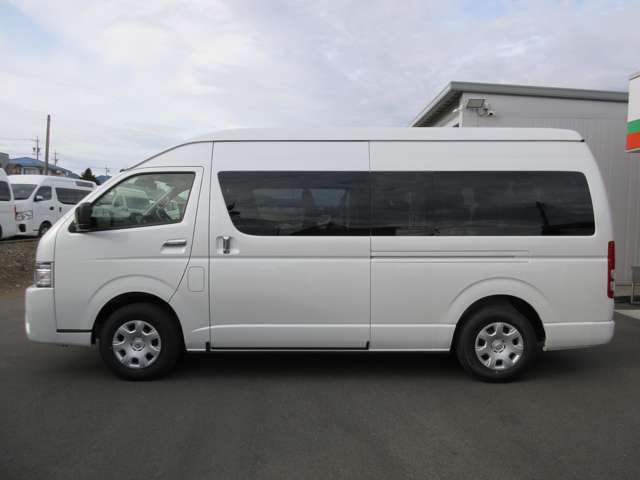 Toyota Hiace Commuter 10