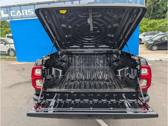 Toyota Hilux 9