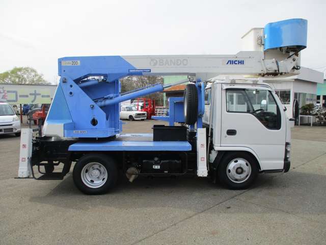 Isuzu Elf 4