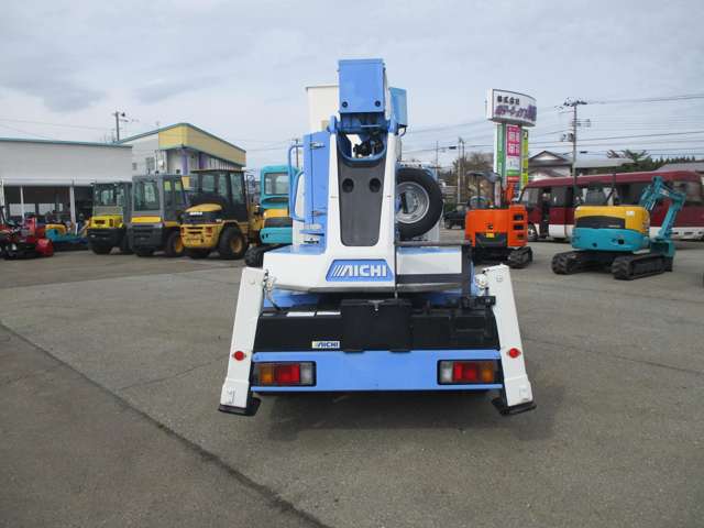 Isuzu Elf 6