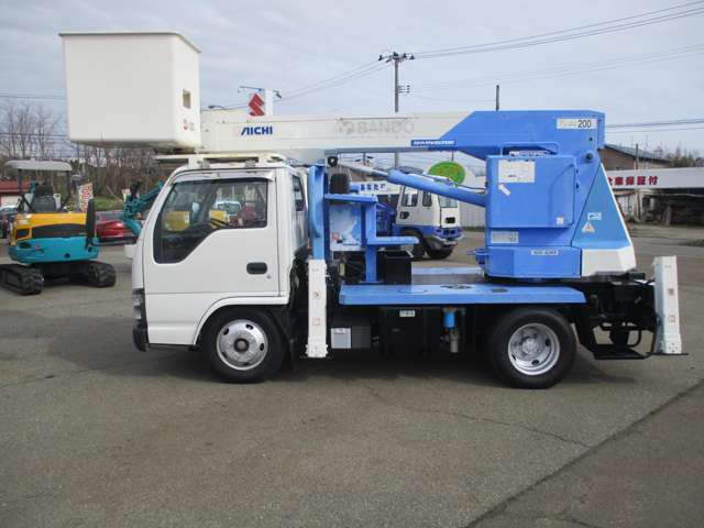 Isuzu Elf 8