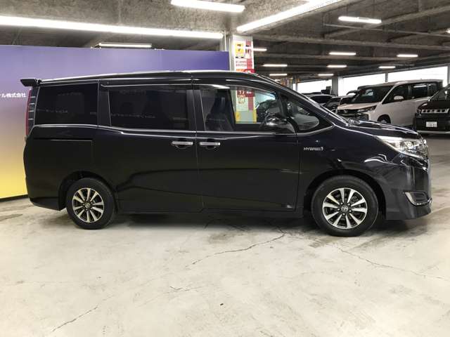 Toyota Esquire 11