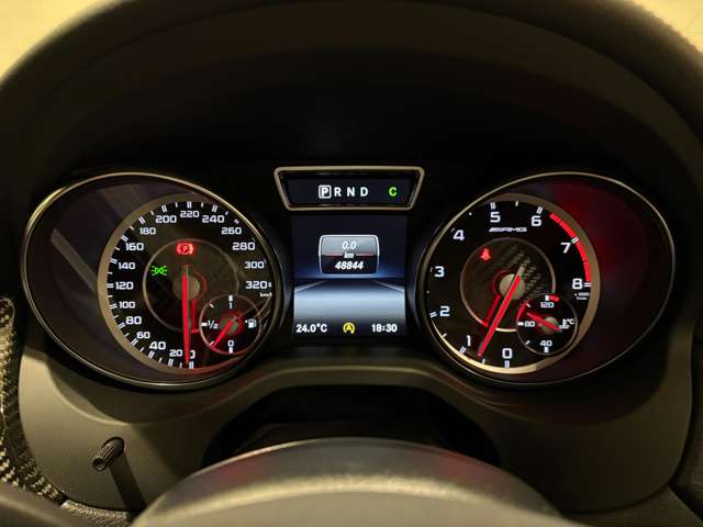 Mercedes-Benz GLA-Class 10