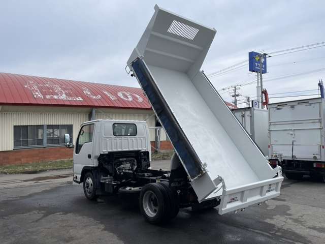 Isuzu Elf 4