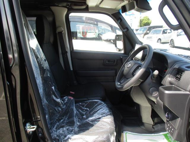 Daihatsu Hijet Cargo 4