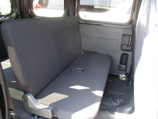 Daihatsu Hijet Cargo 5