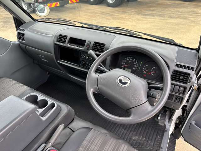 Mazda Bongo Truck 10