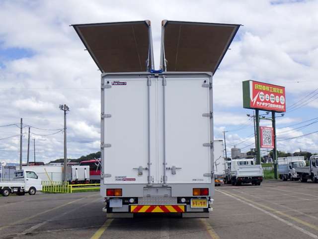 Mitsubishi Fuso Fighter 8