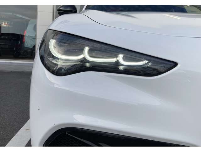 Alfa Romeo Stelvio 8