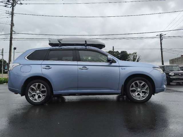 Mitsubishi Outlander PHEV 9