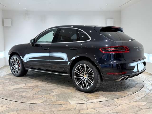 Porsche Macan 8