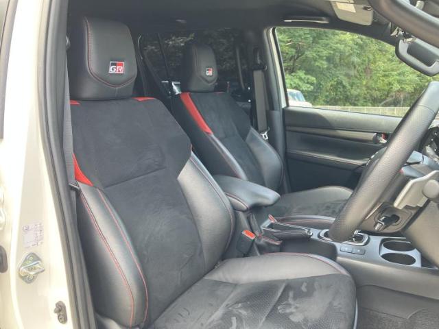 Toyota Hilux 2