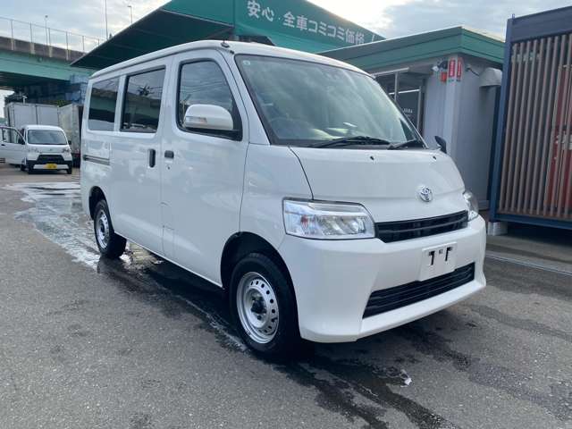 Toyota Town Ace Van 3