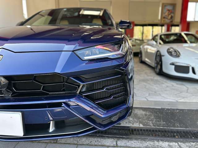 Lamborghini ウルス 3