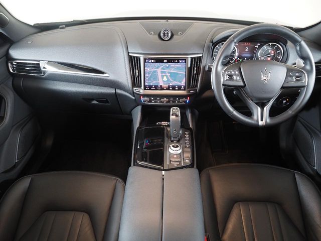 Maserati Levante 5