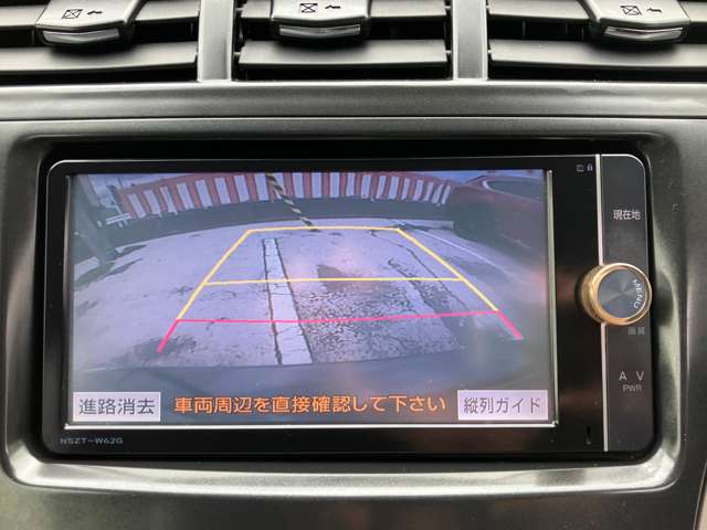 Toyota Prius α 4