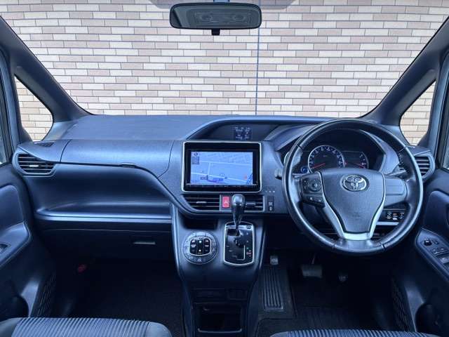 Toyota Noah 11