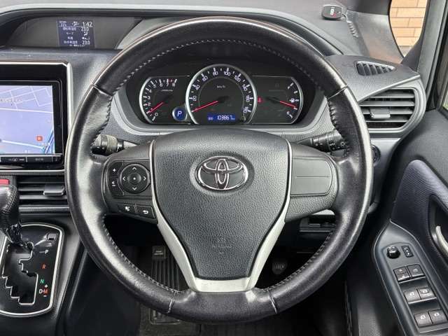 Toyota Noah 12