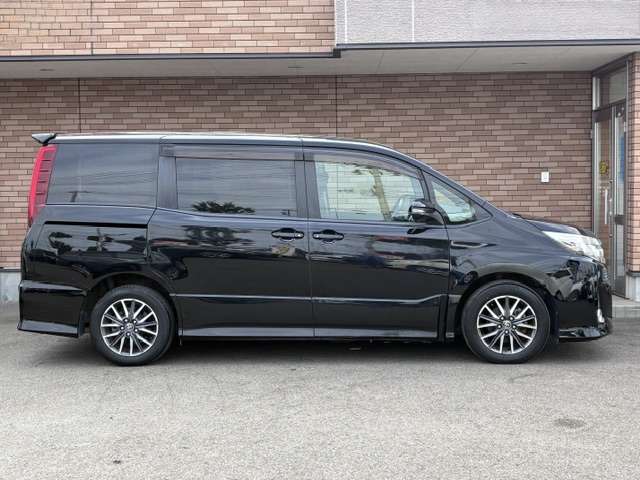 Toyota Noah 6