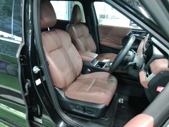 Mitsubishi Outlander 4