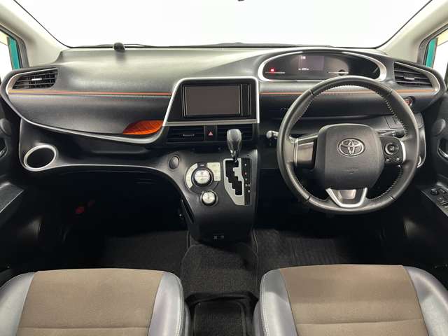 Toyota Sienta 3