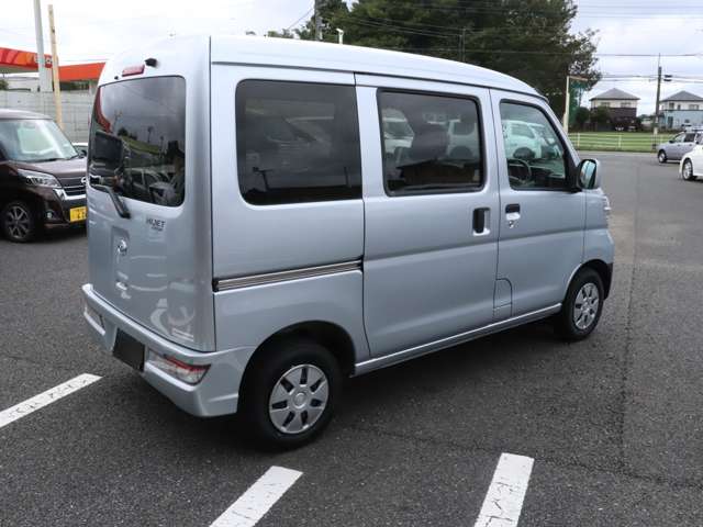 Daihatsu Hijet Cargo 10