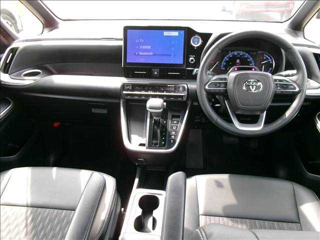 Toyota Noah 3