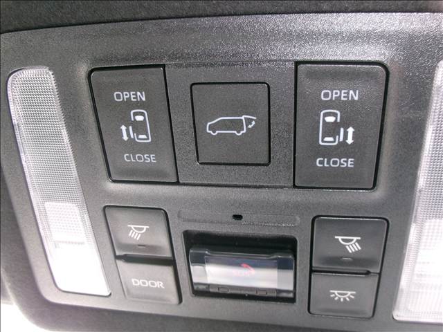 Toyota Noah 8