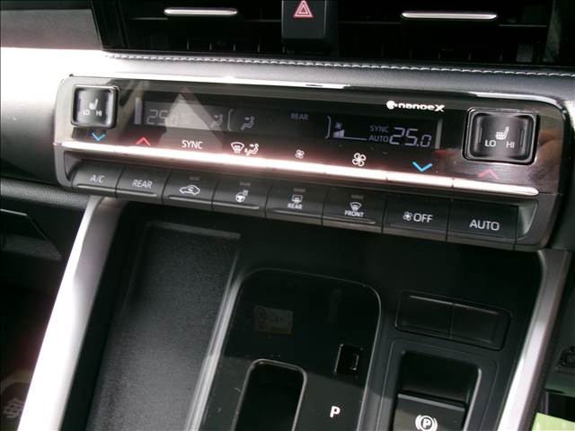 Toyota Noah 9