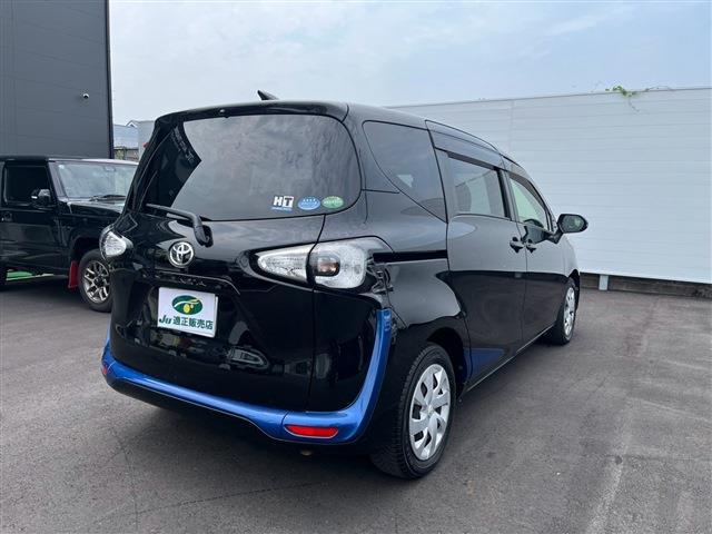 Toyota Sienta 7