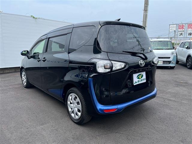 Toyota Sienta 9