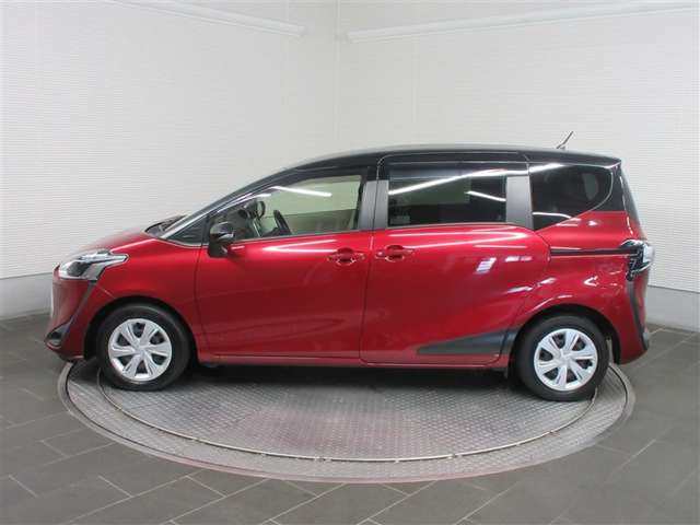 Toyota Sienta 3