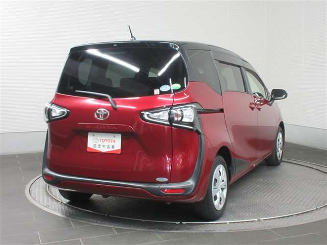 Toyota Sienta 4