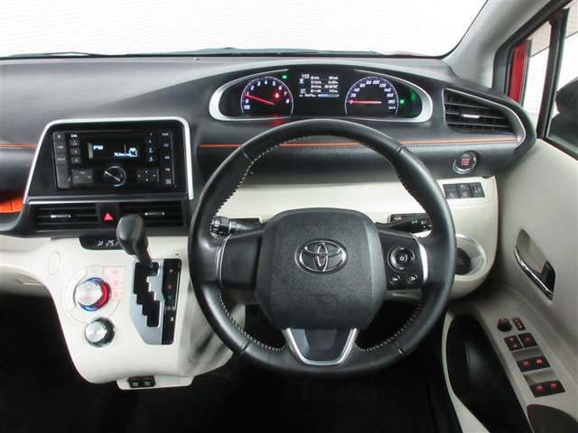 Toyota Sienta 5