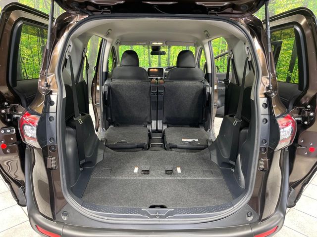 Toyota Sienta 11