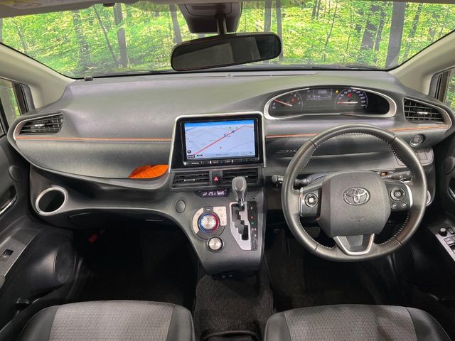 Toyota Sienta 2