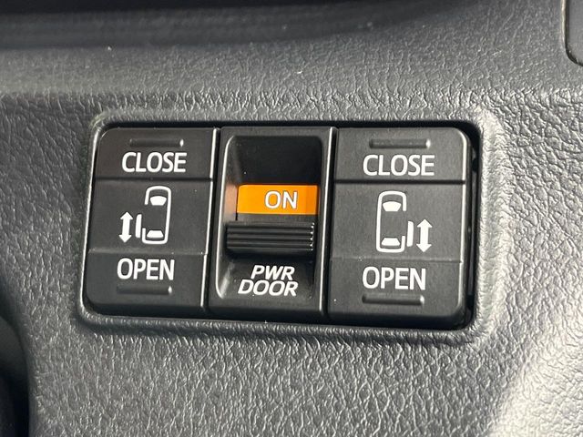 Toyota Sienta 5