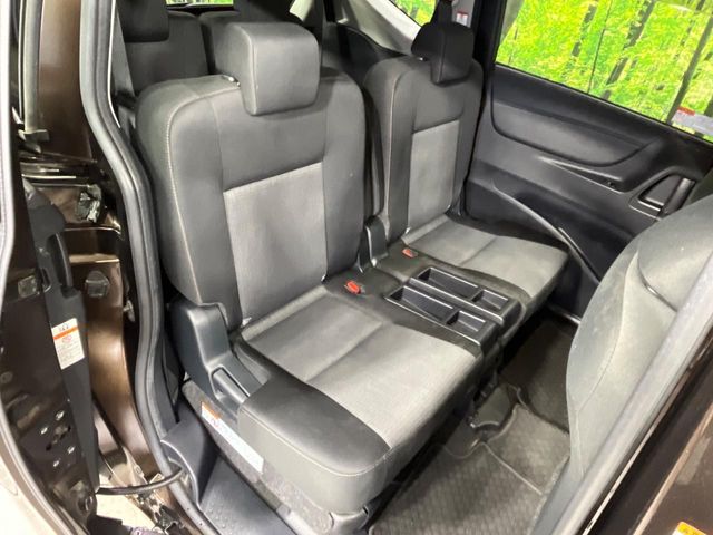 Toyota Sienta 9