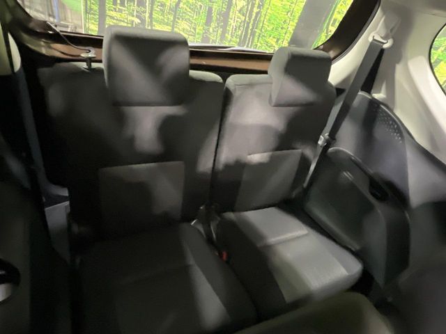 Toyota Sienta 10