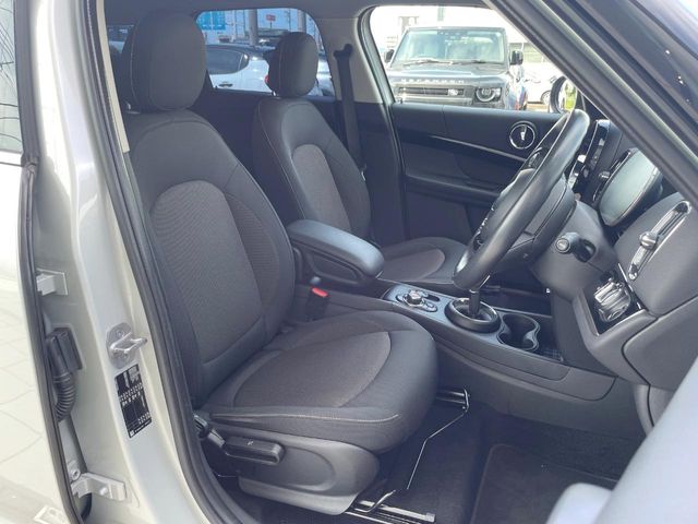 MINI Crossover 9