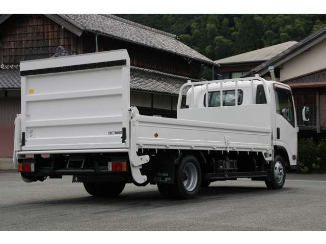 Isuzu Elf 9