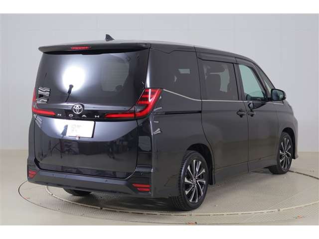 Toyota Noah 3