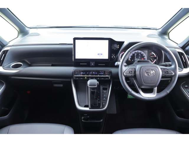 Toyota Noah 4