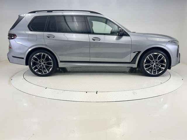 BMW X7 6