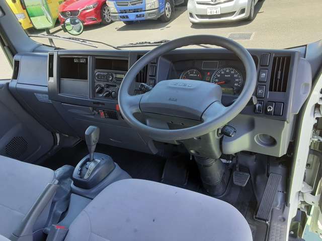 Isuzu Elf 6